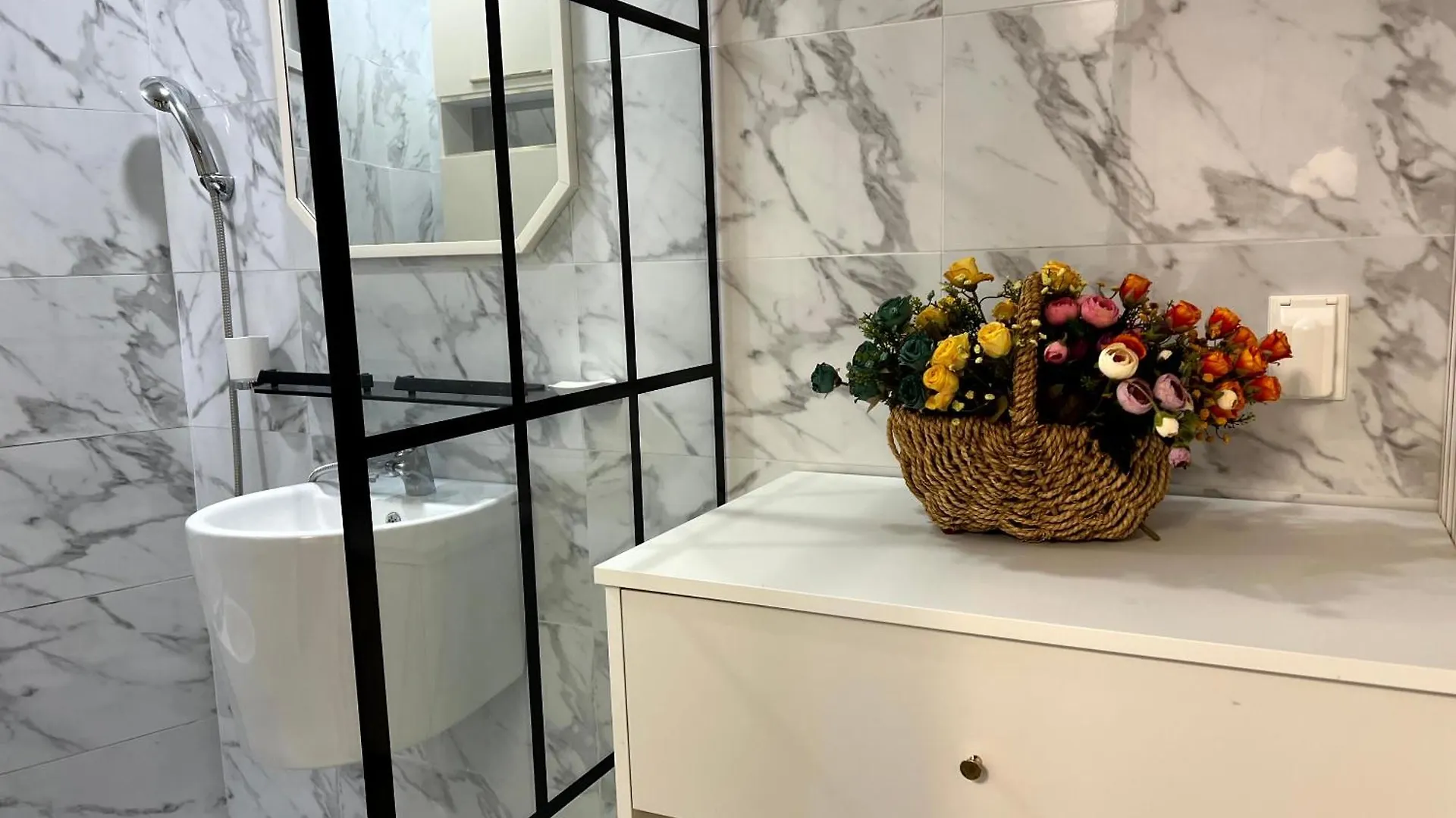 Nokbeon St 3Min, 3Room, 2Bath Seoul Villa